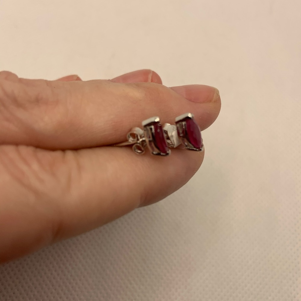 RUBY STUD EARRINGS - Picture 7 of 8